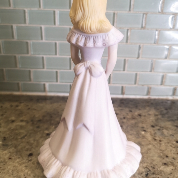 Vintage 1981 Enesco Porcelain Growing Up Birthday Girl Age 16  Figurine 7. 5" - Picture 4 of 10